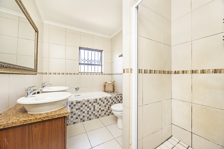 3 Bedroom Property for Sale in Jakarandas Western Cape